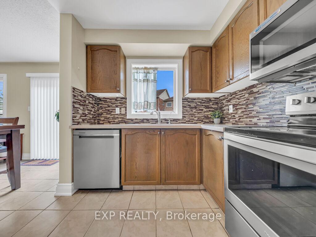 Photo 11 of 134 Dells Crescent, Brampton, Fletcher's Meadow — HOMEH
