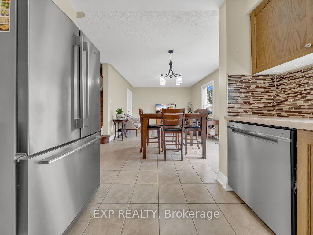 Photo 13 of 134 Dells Crescent, Brampton, Fletcher's Meadow — HOMEH