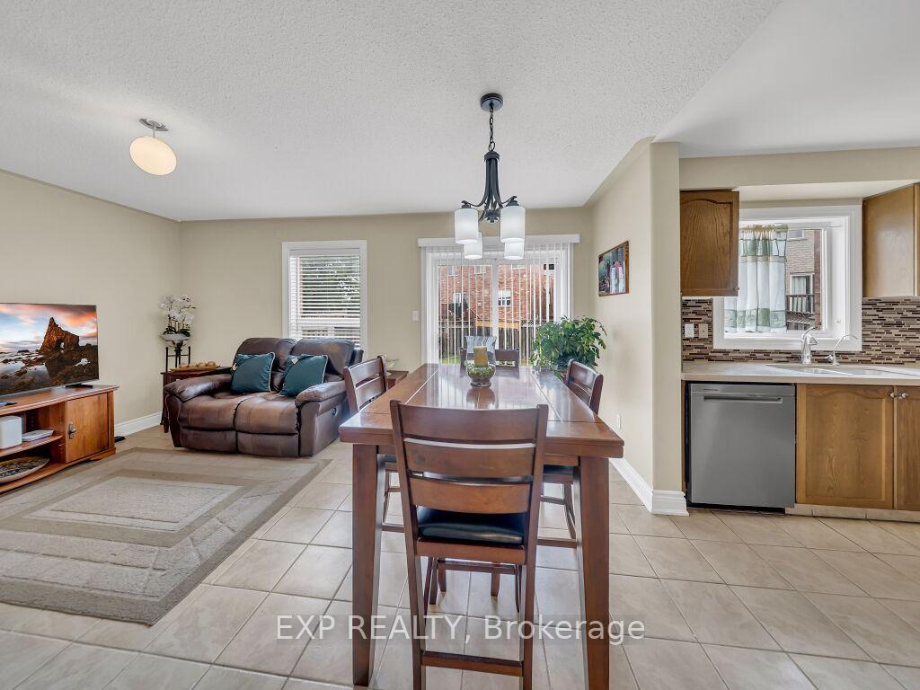 Photo 14 of 134 Dells Crescent, Brampton, Fletcher's Meadow — HOMEH
