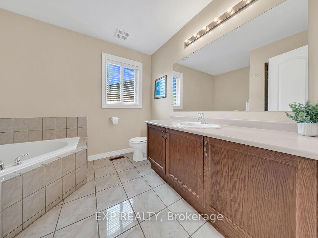 Photo 20 of 134 Dells Crescent, Brampton, Fletcher's Meadow — HOMEH