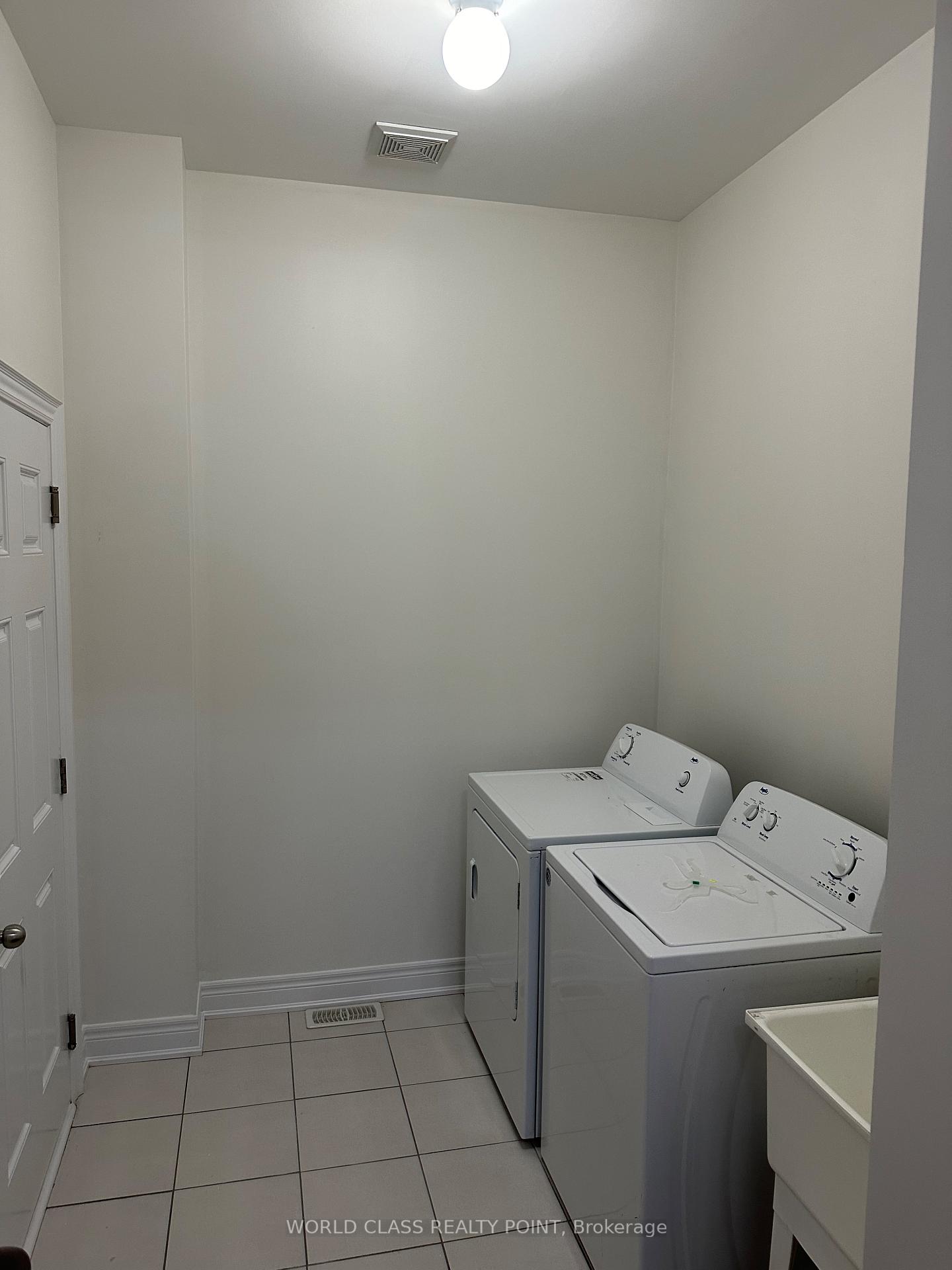 Photo 6 of 9 Lyle Way, Brampton, Northwest Brampton — HOMEH