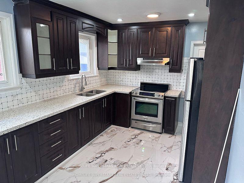 Photo 3 of 10 Aloma (upper level) Crescent, Brampton, Avondale — HOMEH
