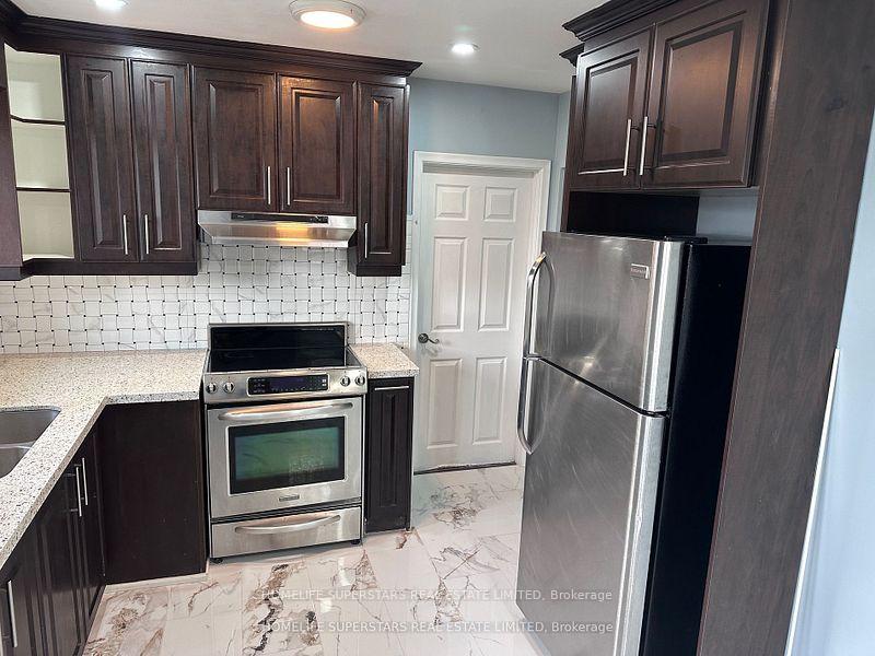 Photo 5 of 10 Aloma (upper level) Crescent, Brampton, Avondale — HOMEH