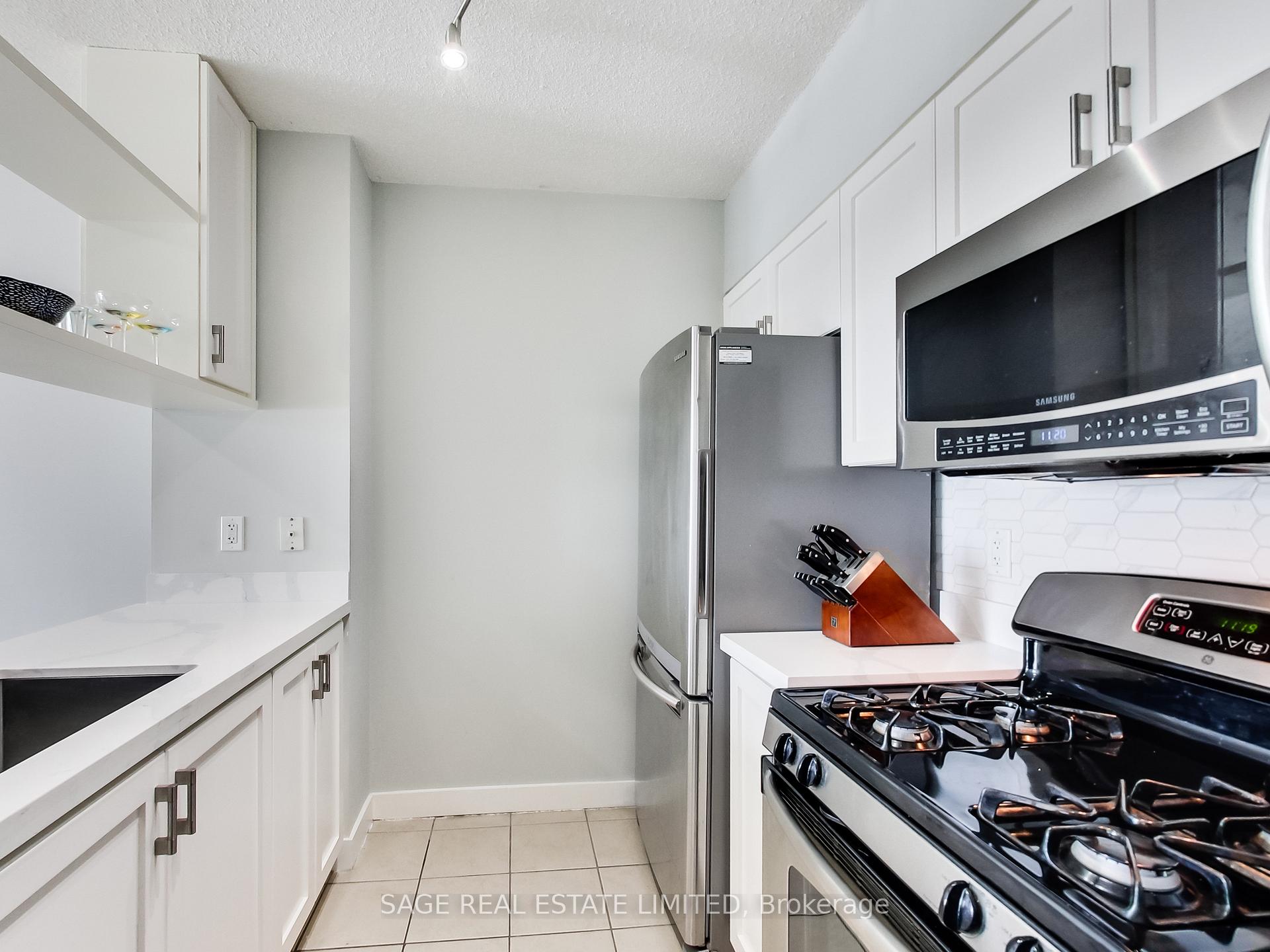 Photo 4 of Unit 3707, 35 Mariner Terrace, Toronto, Waterfront Communities — HOMEH