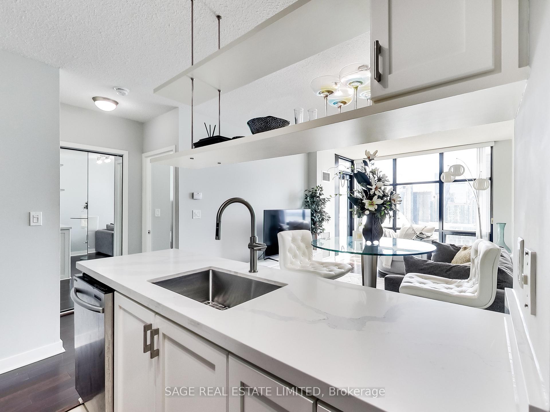 Photo 5 of Unit 3707, 35 Mariner Terrace, Toronto, Waterfront Communities — HOMEH