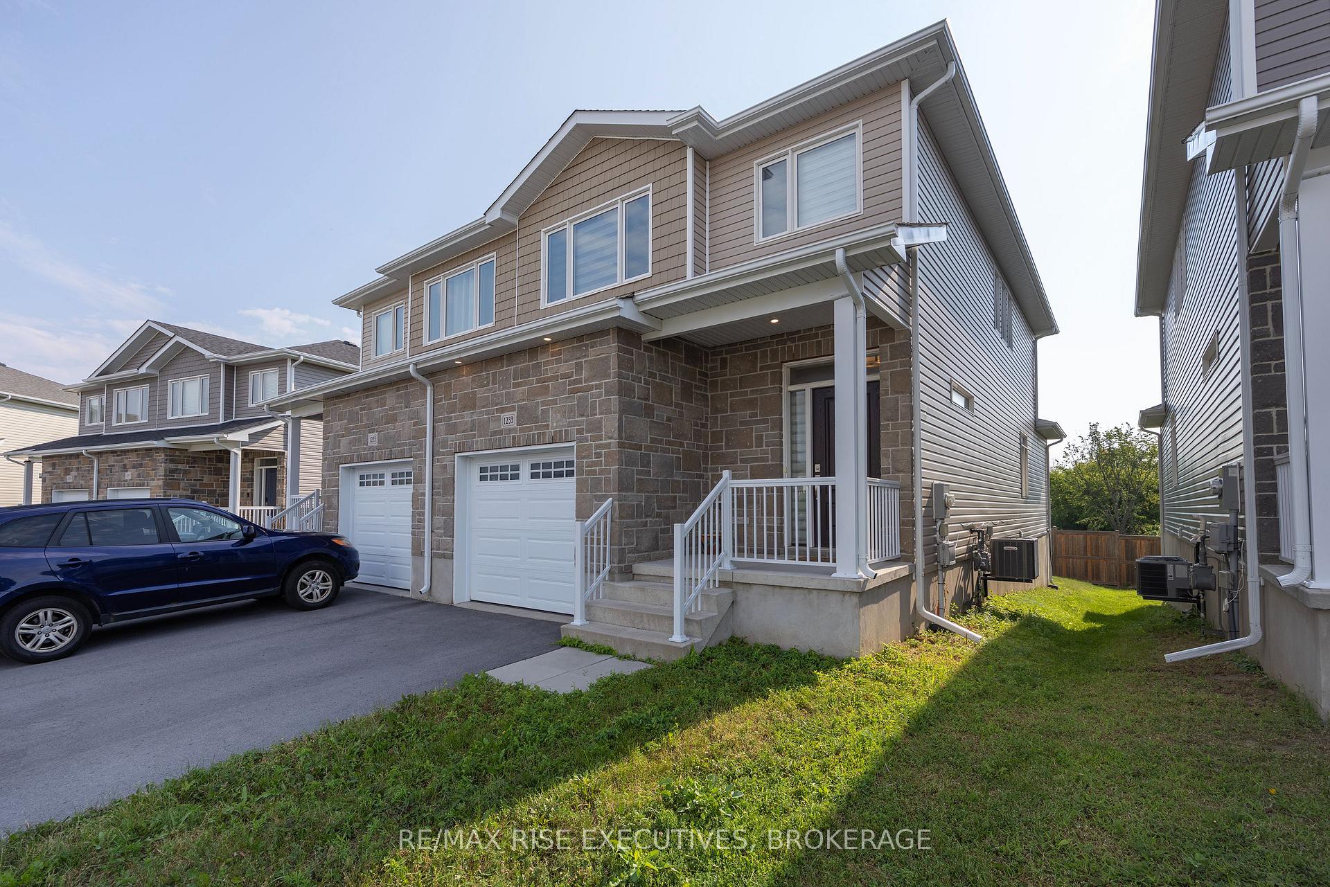 Photo 2 of 1233 Max Crescent, Kingston, City Northwest — HOMEH