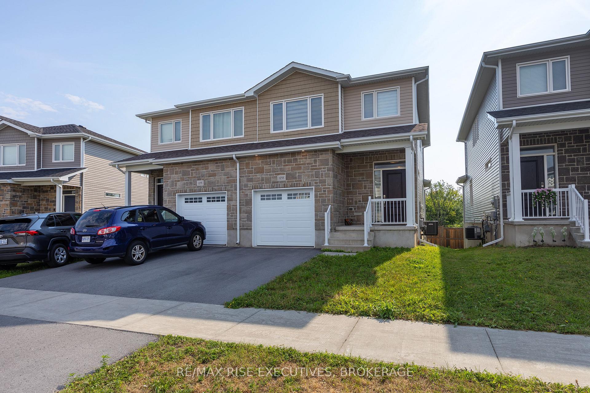 Photo 4 of 1233 Max Crescent, Kingston, City Northwest — HOMEH