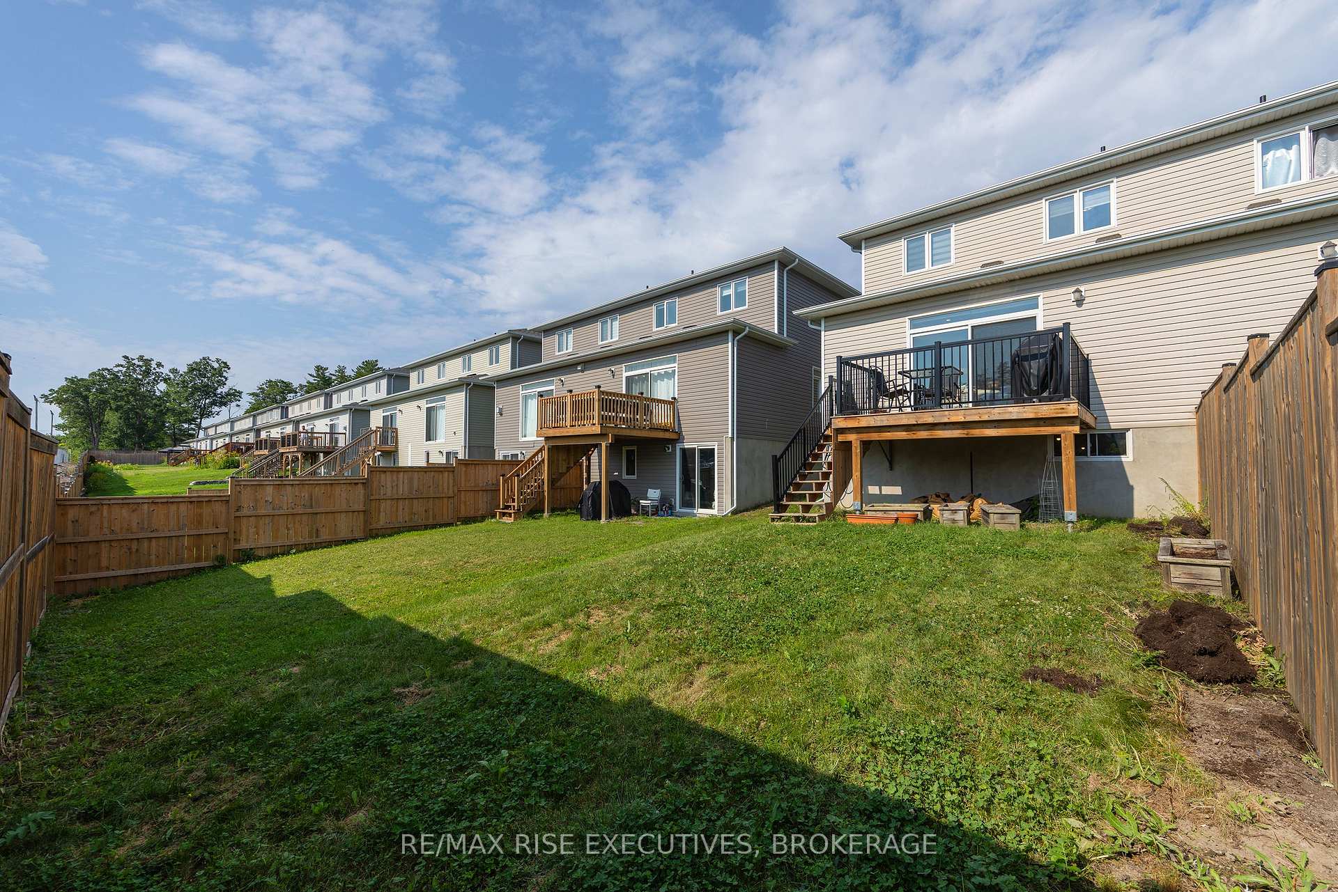Photo 9 of 1233 Max Crescent, Kingston, City Northwest — HOMEH