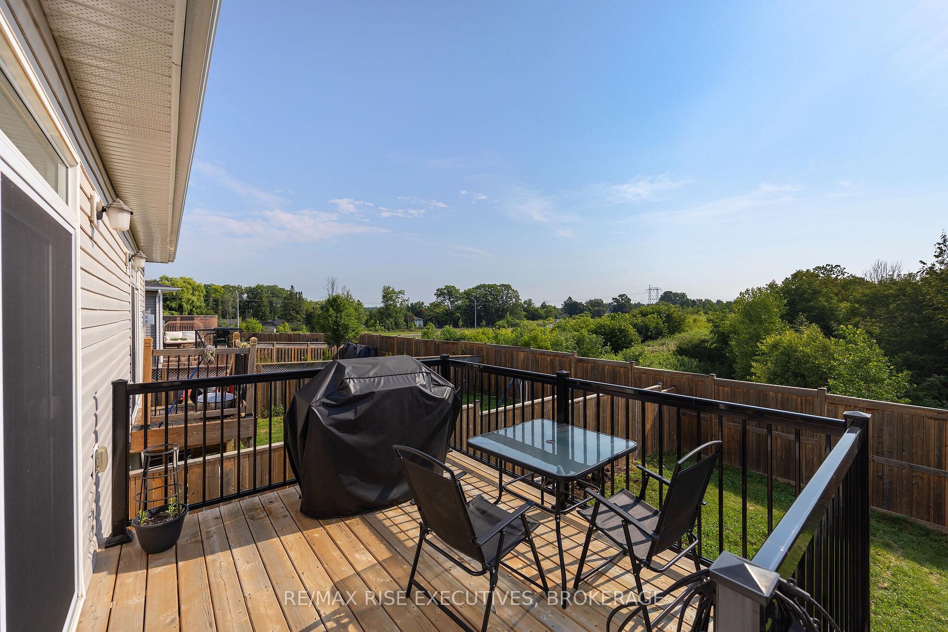 Photo 10 of 1233 Max Crescent, Kingston, City Northwest — HOMEH