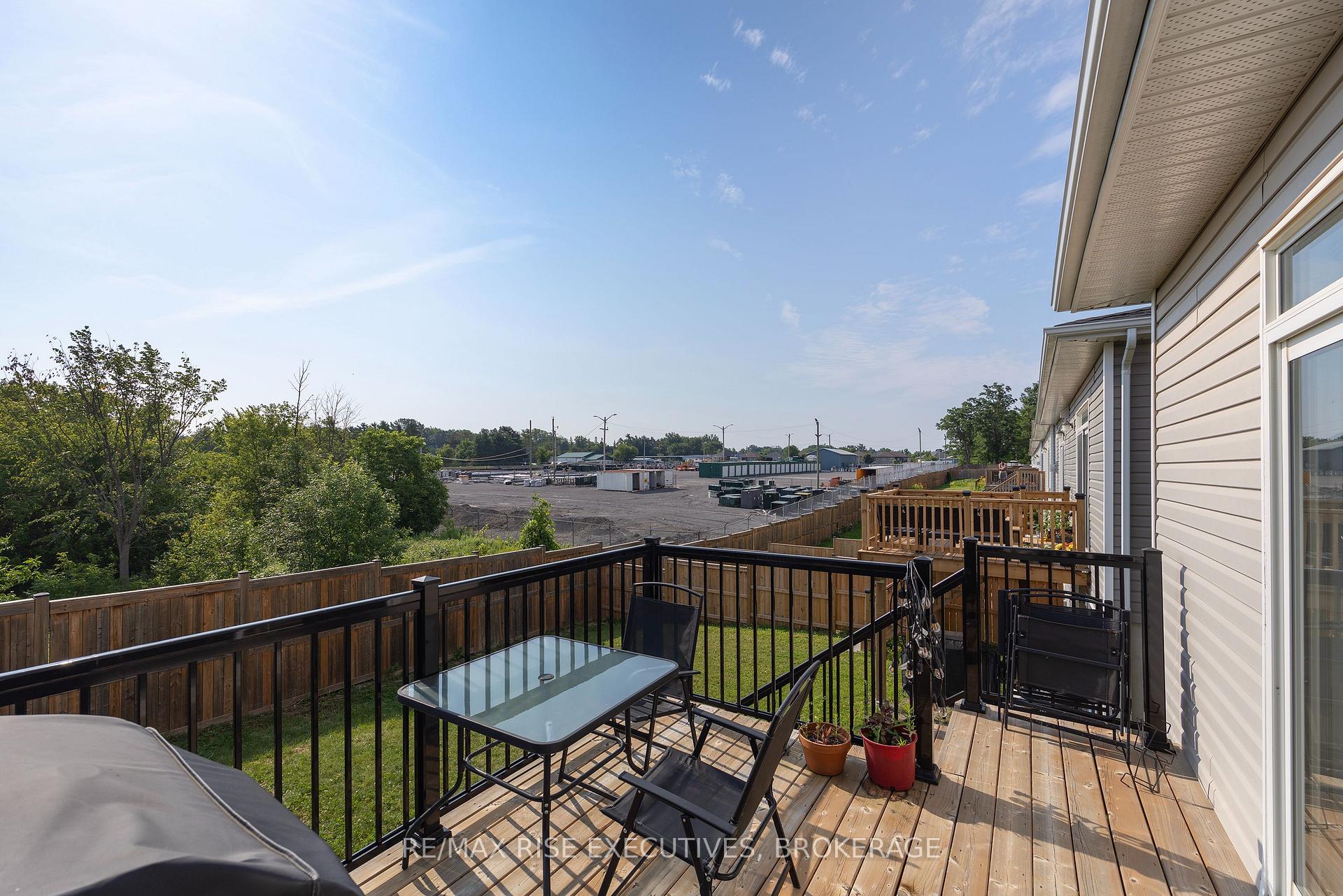 Photo 11 of 1233 Max Crescent, Kingston, City Northwest — HOMEH