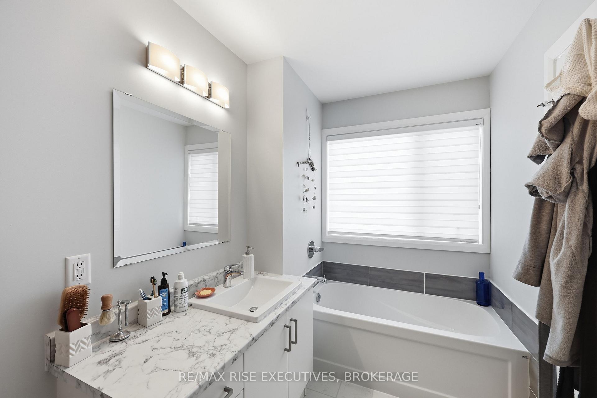Photo 33 of 1233 Max Crescent, Kingston, City Northwest — HOMEH