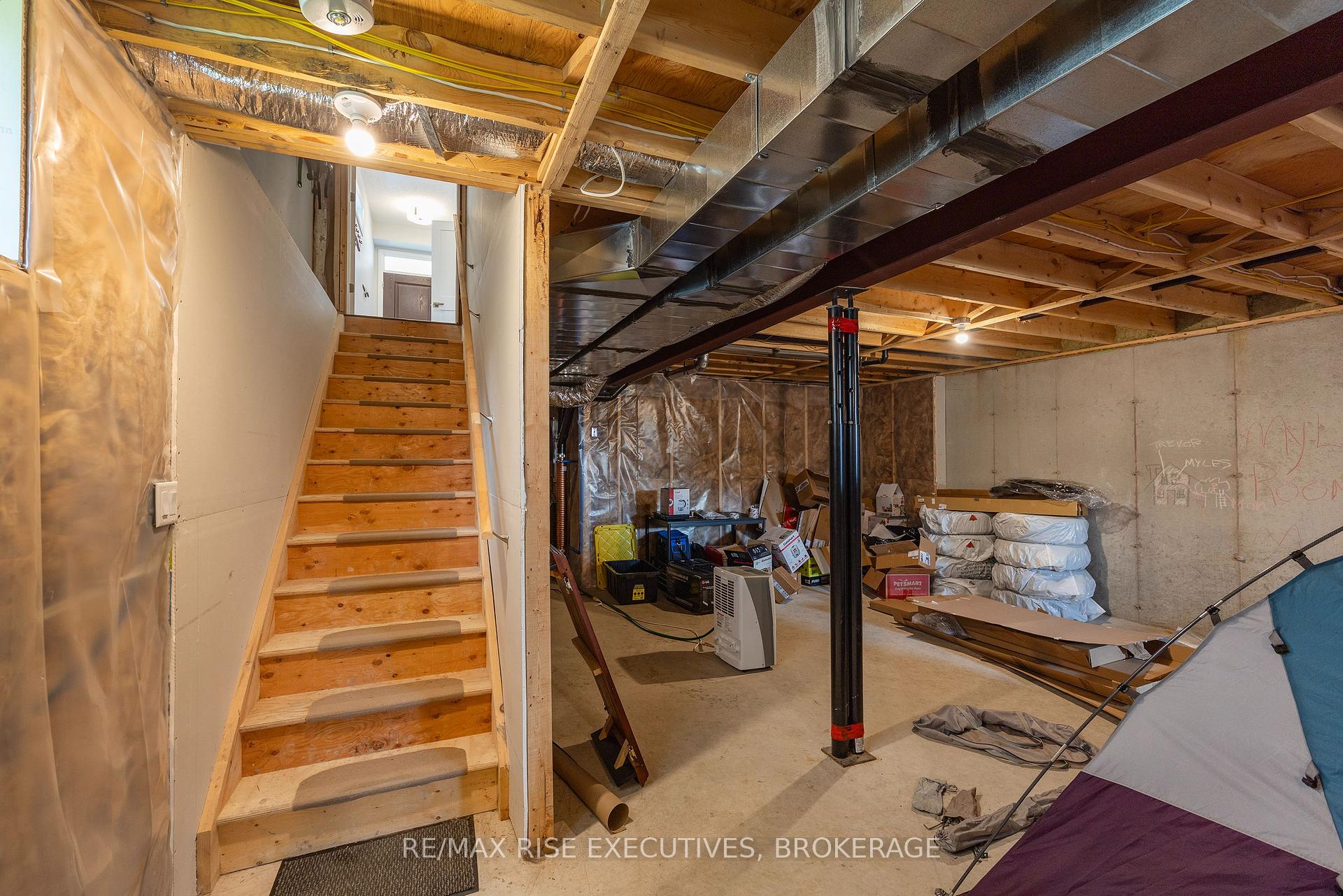Photo 41 of 1233 Max Crescent, Kingston, City Northwest — HOMEH