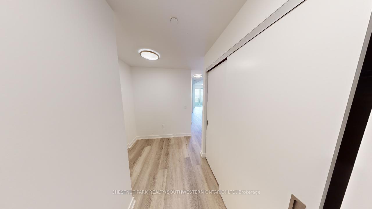 Photo 4 of Unit 1704, 15 Wellington Street, Kitchener, Cherry Hill — HOMEH