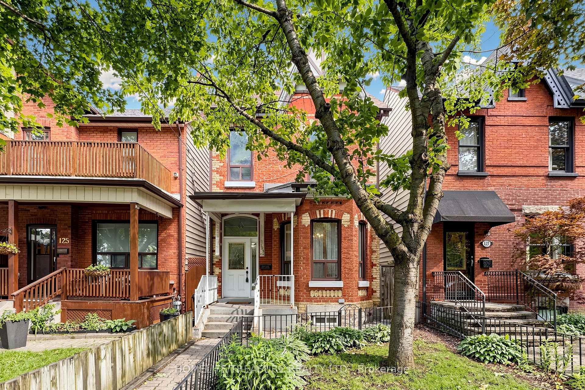 Photo 2 of 123 robert Street, Toronto, University — HOMEH