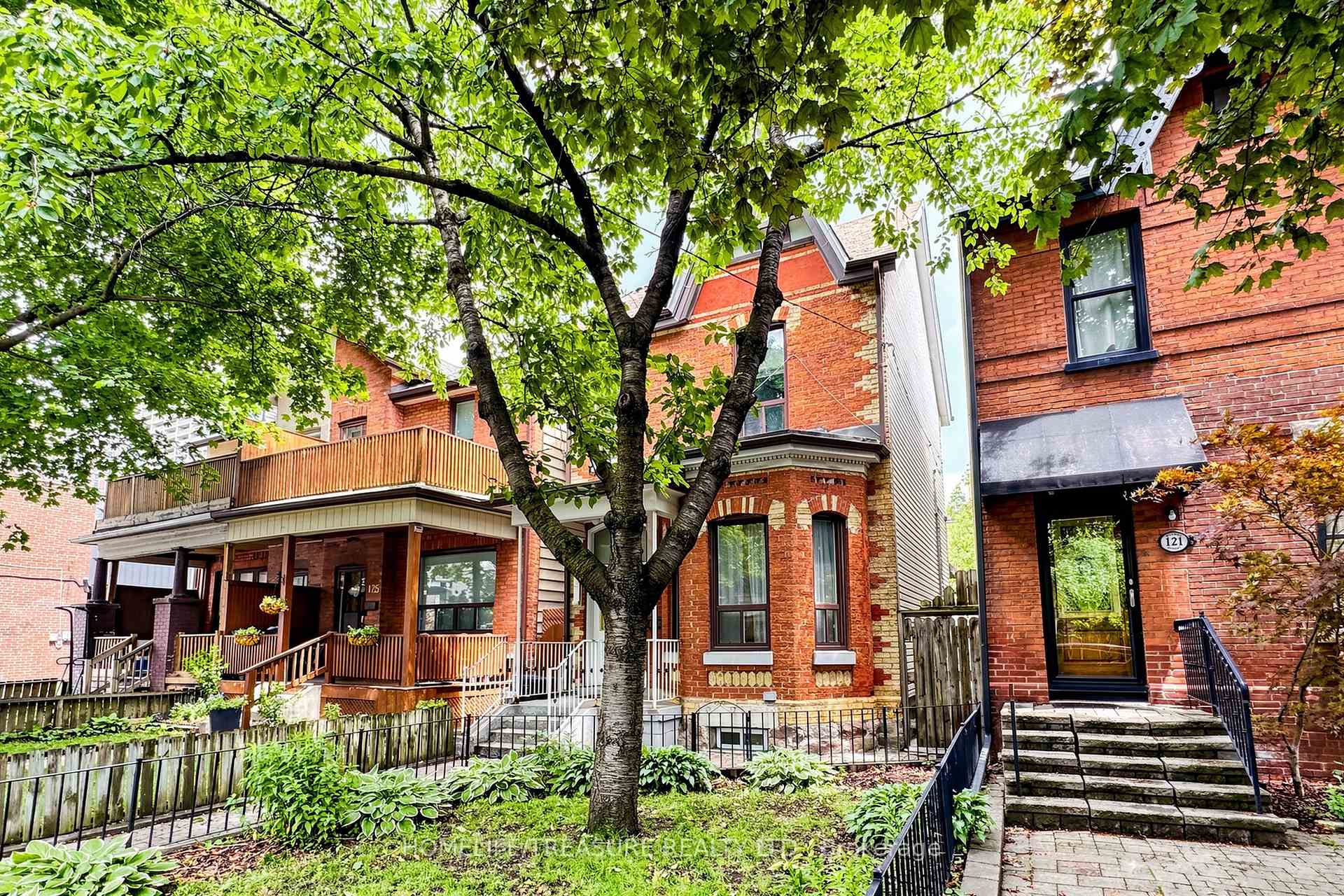 Photo 4 of 123 robert Street, Toronto, University — HOMEH