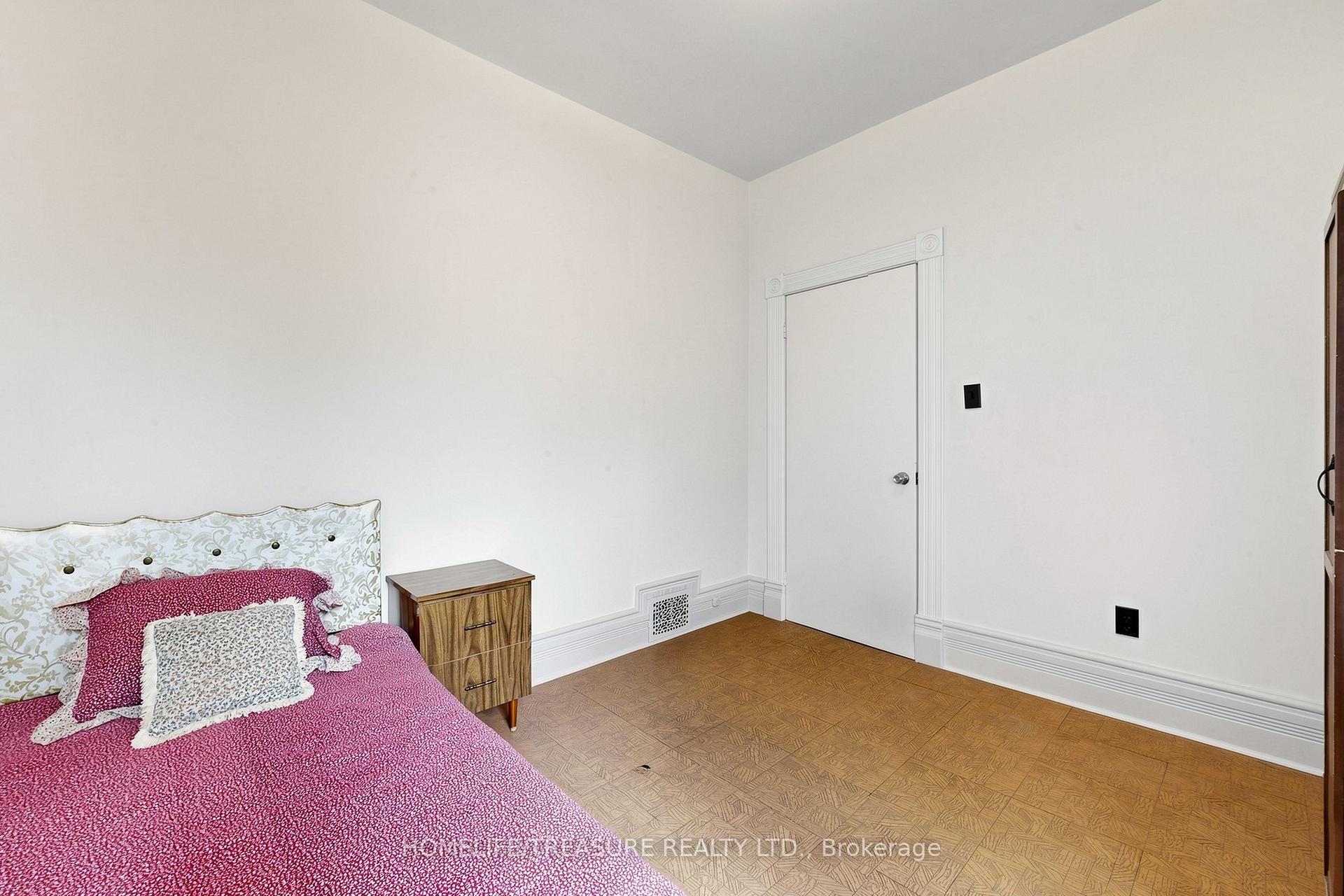 Photo 9 of 123 robert Street, Toronto, University — HOMEH