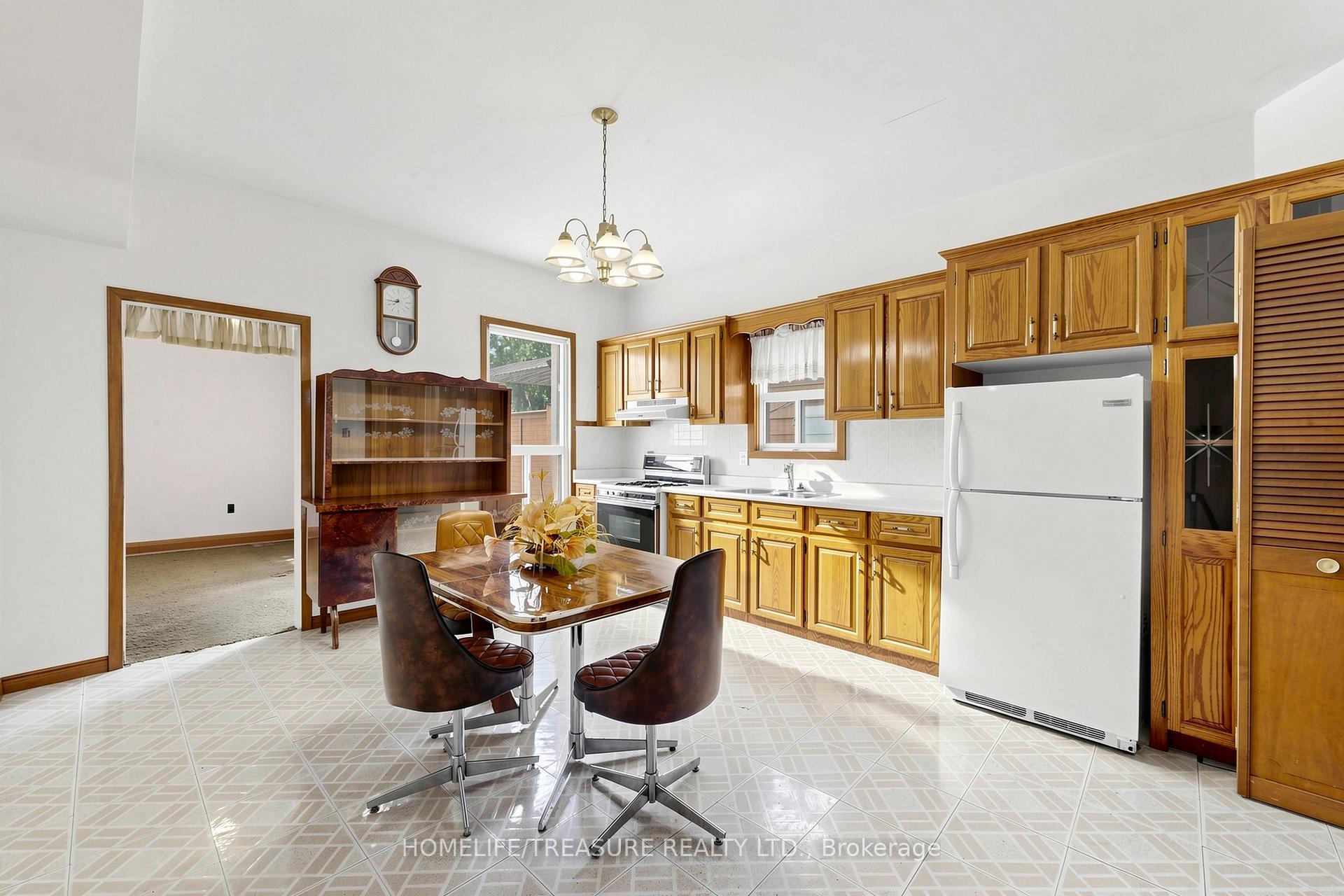 Photo 11 of 123 robert Street, Toronto, University — HOMEH