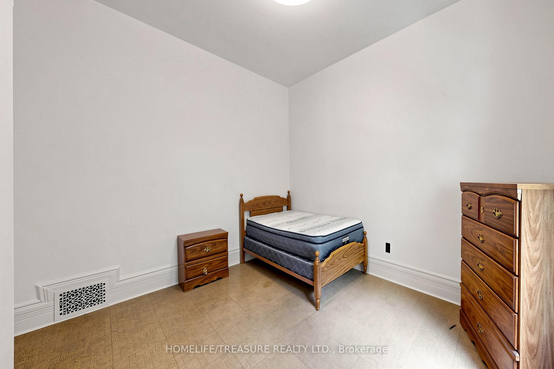 Photo 19 of 123 robert Street, Toronto, University — HOMEH