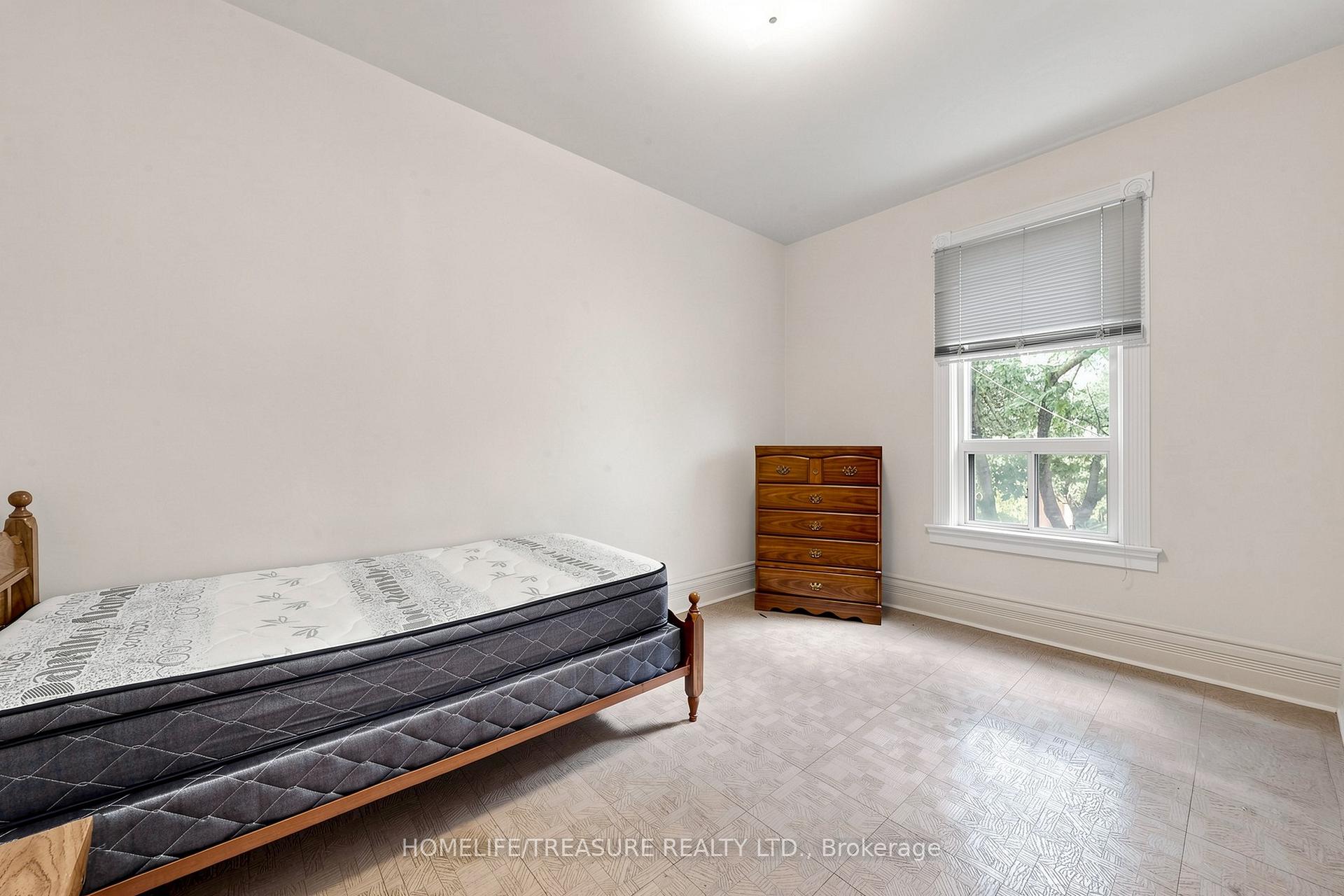Photo 20 of 123 robert Street, Toronto, University — HOMEH