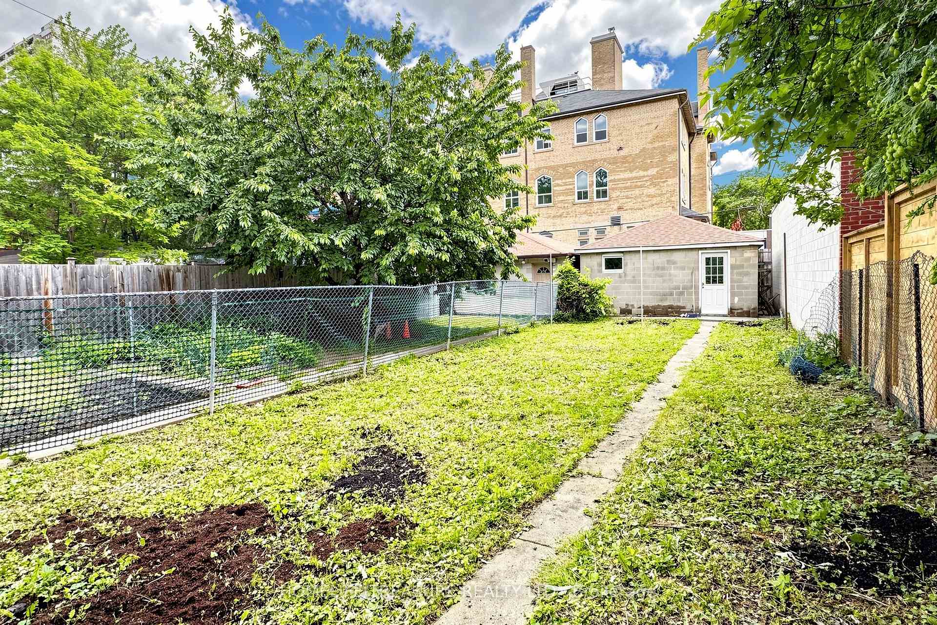 Photo 37 of 123 robert Street, Toronto, University — HOMEH