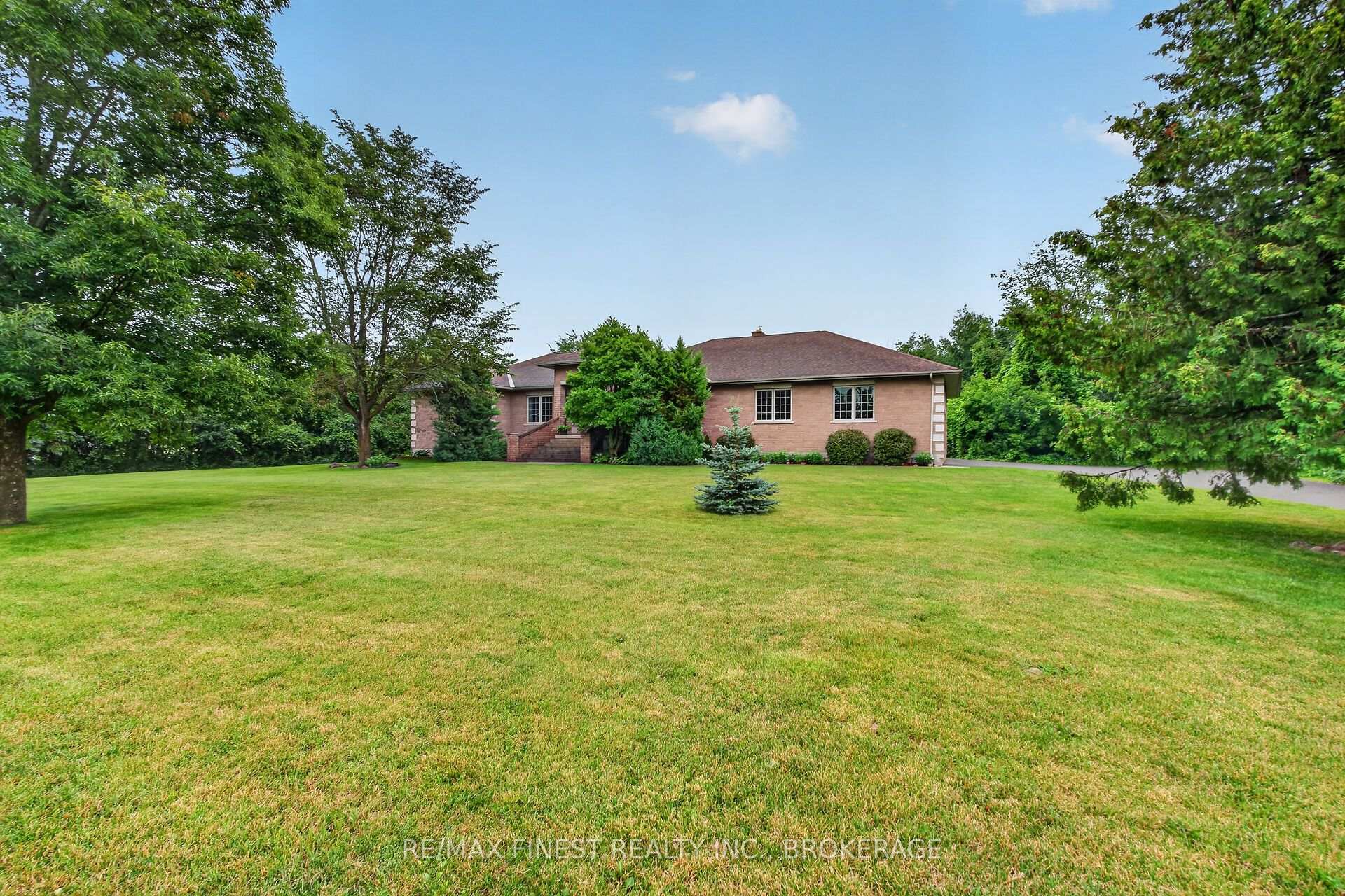 Photo 2 of 3508 Four Seasons Drive, Frontenac, Frontenac South — HOMEH