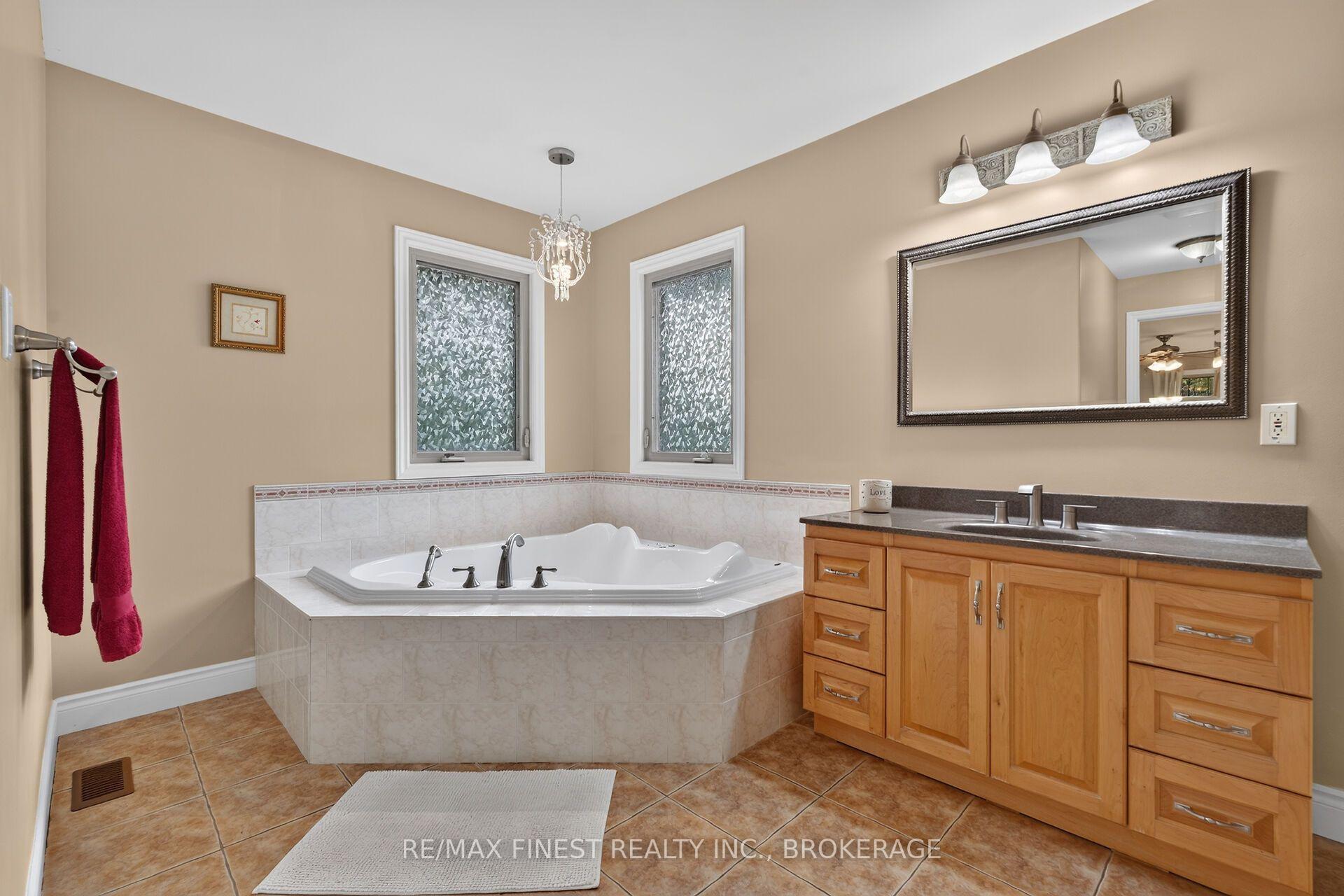 Photo 21 of 3508 Four Seasons Drive, Frontenac, Frontenac South — HOMEH