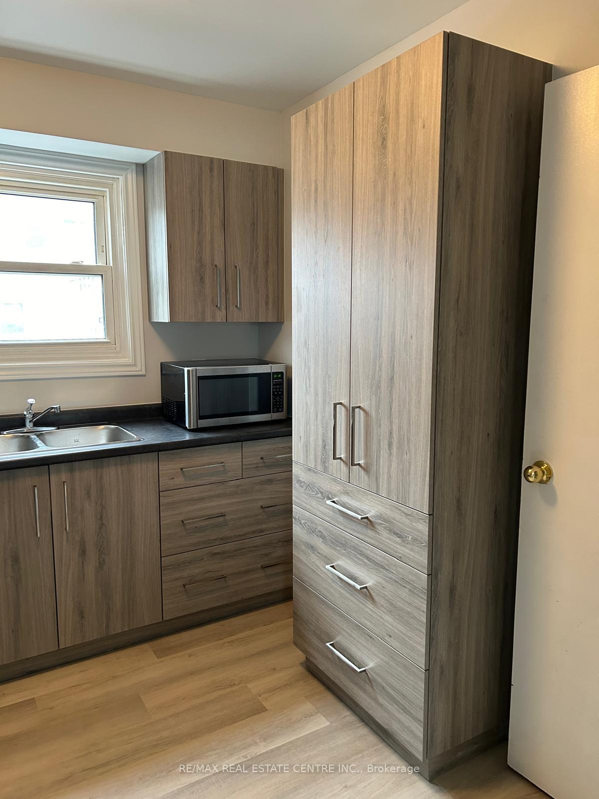 Photo 3 of Unit 3, 420 Pioneer Drive, Kitchener, Pioneer Park — HOMEH