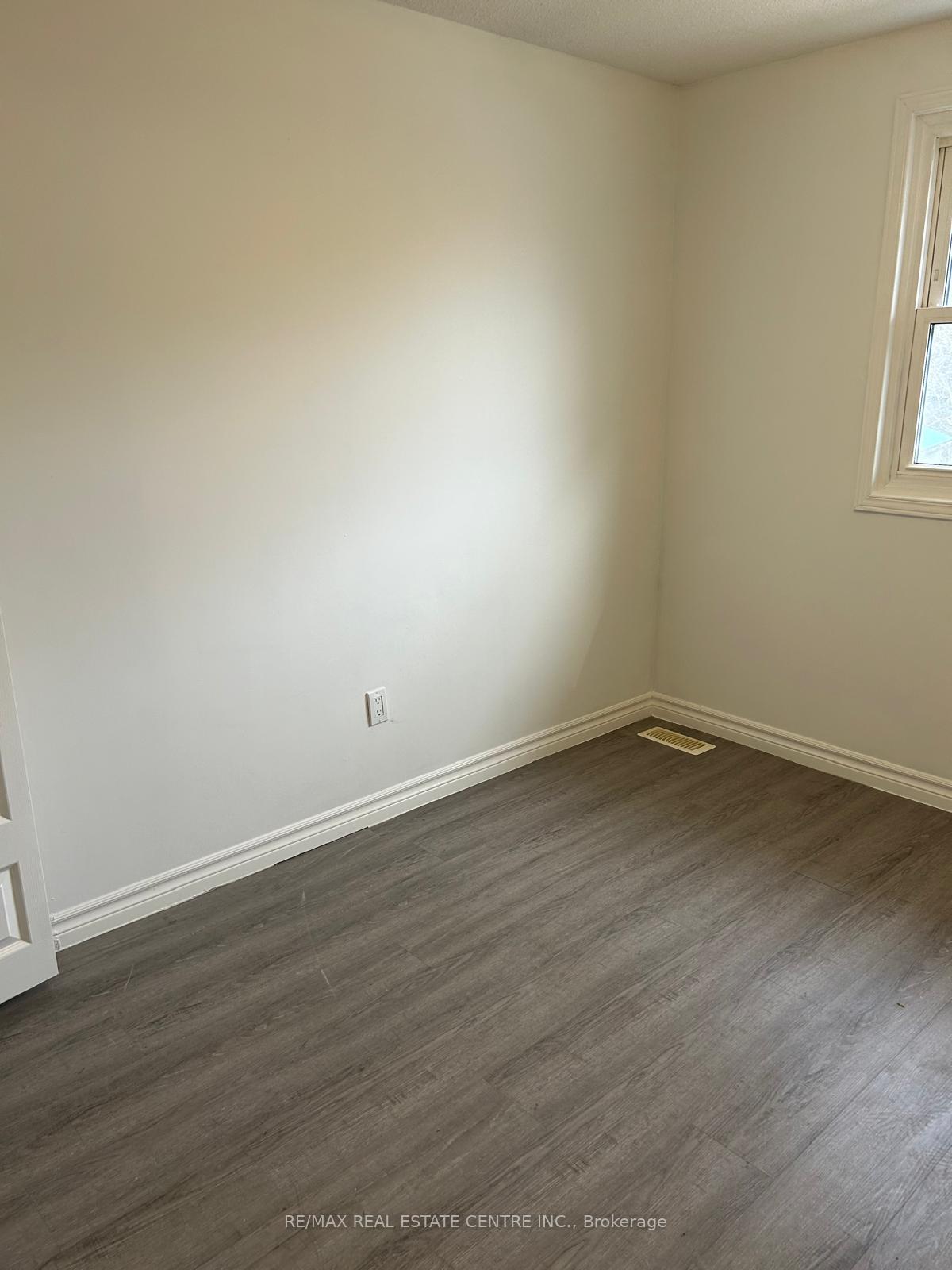 Photo 11 of Unit 3, 420 Pioneer Drive, Kitchener, Pioneer Park — HOMEH