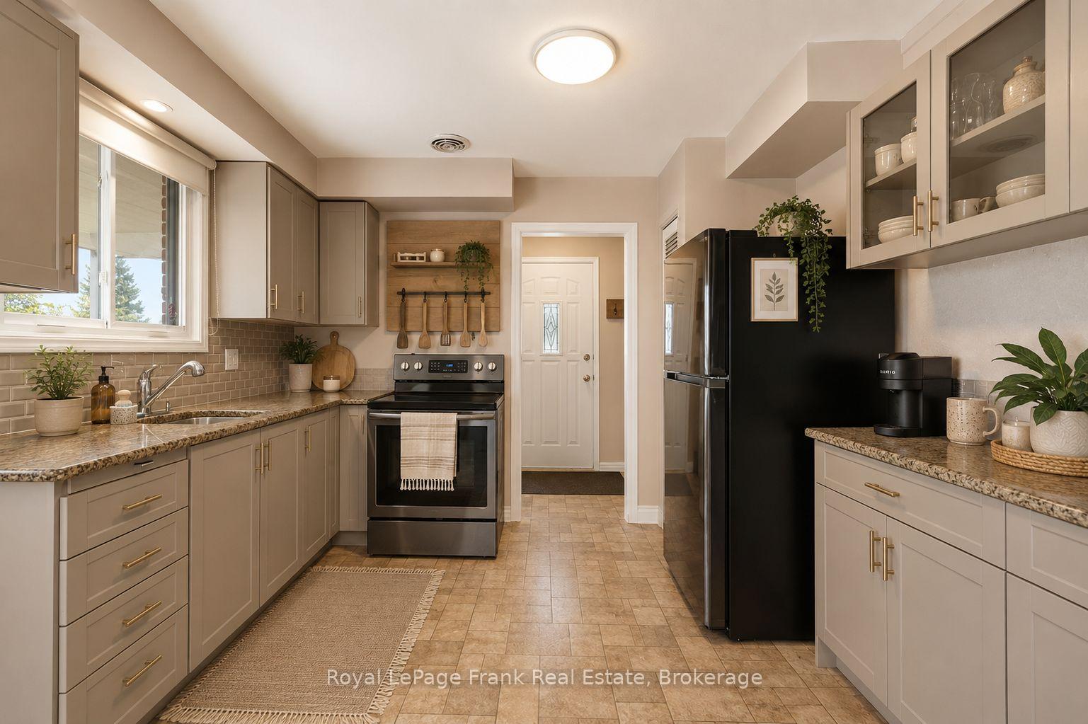 Photo 8 of 185 Athabasca Street, Oshawa, Donevan — HOMEH