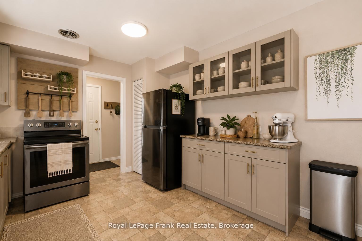 Photo 9 of 185 Athabasca Street, Oshawa, Donevan — HOMEH