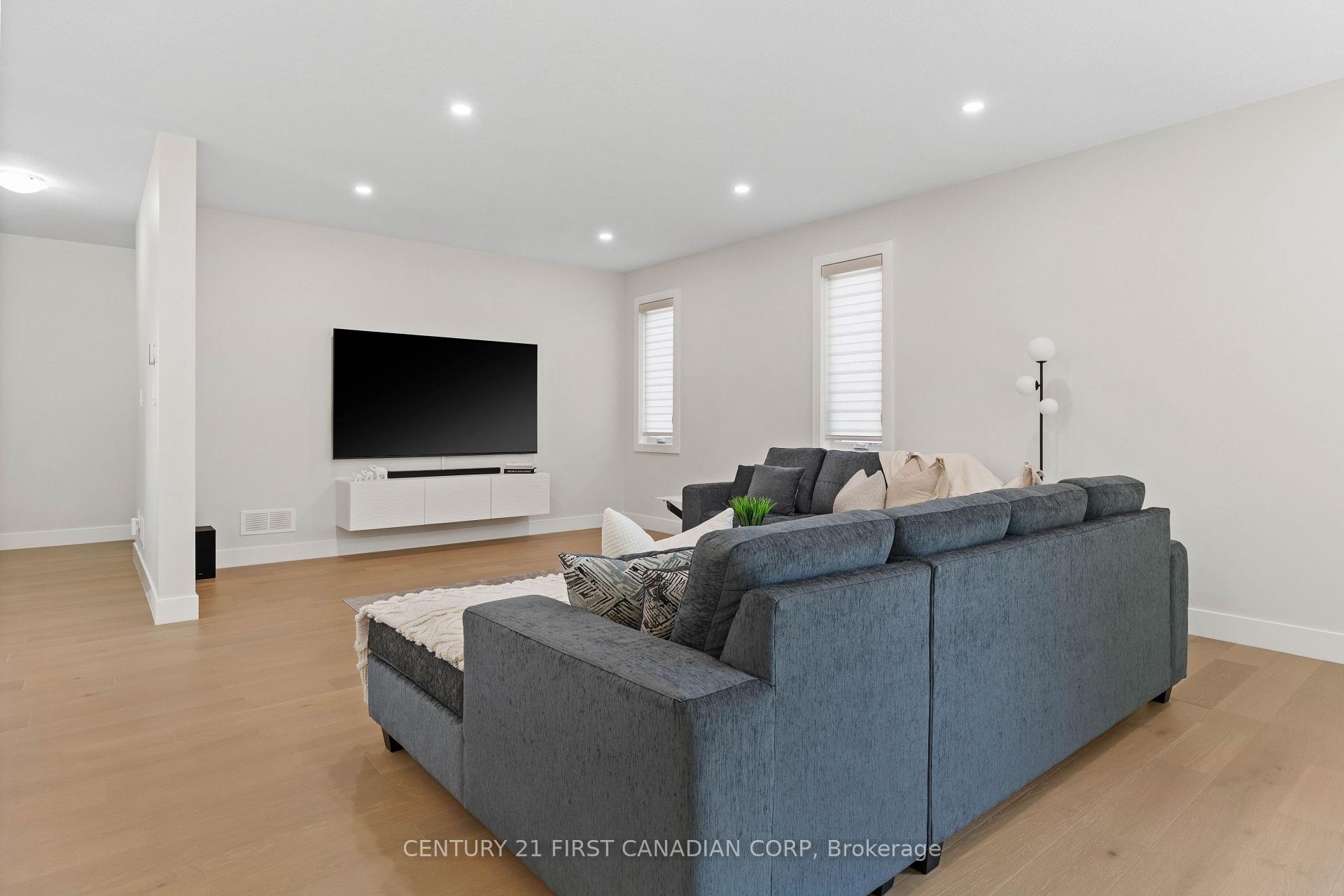 Photo 18 of 8-7966 Fallon Drive, Lucan Biddulph, Granton — HOMEH