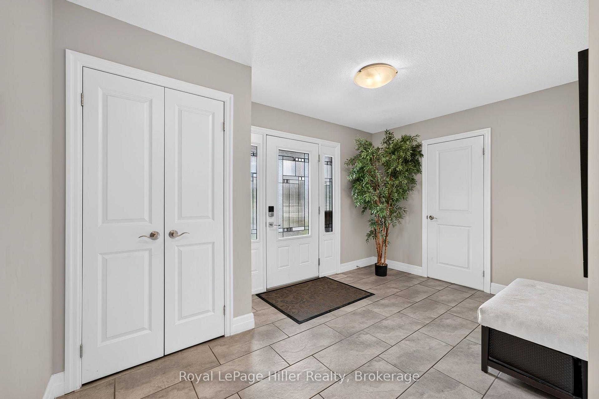 Photo 5 of 15 Robertson Drive, Stratford — HOMEH