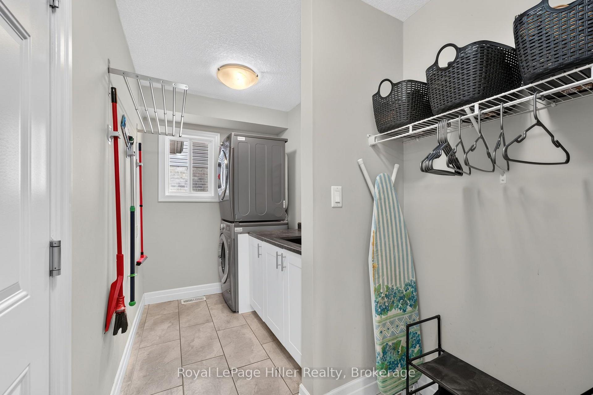 Photo 6 of 15 Robertson Drive, Stratford — HOMEH