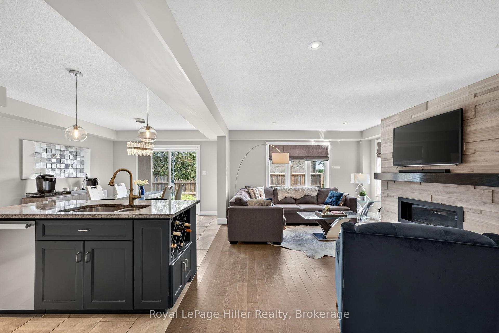 Photo 7 of 15 Robertson Drive, Stratford — HOMEH