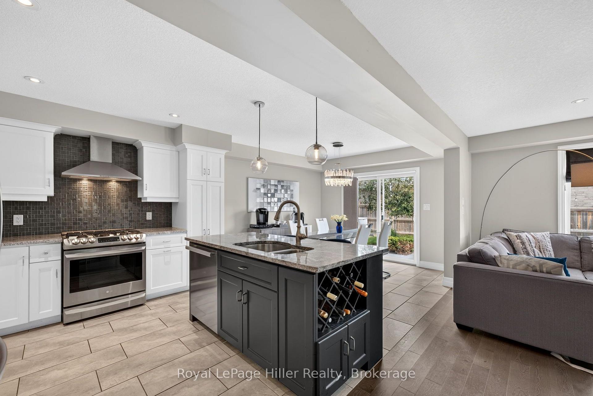 Photo 8 of 15 Robertson Drive, Stratford — HOMEH