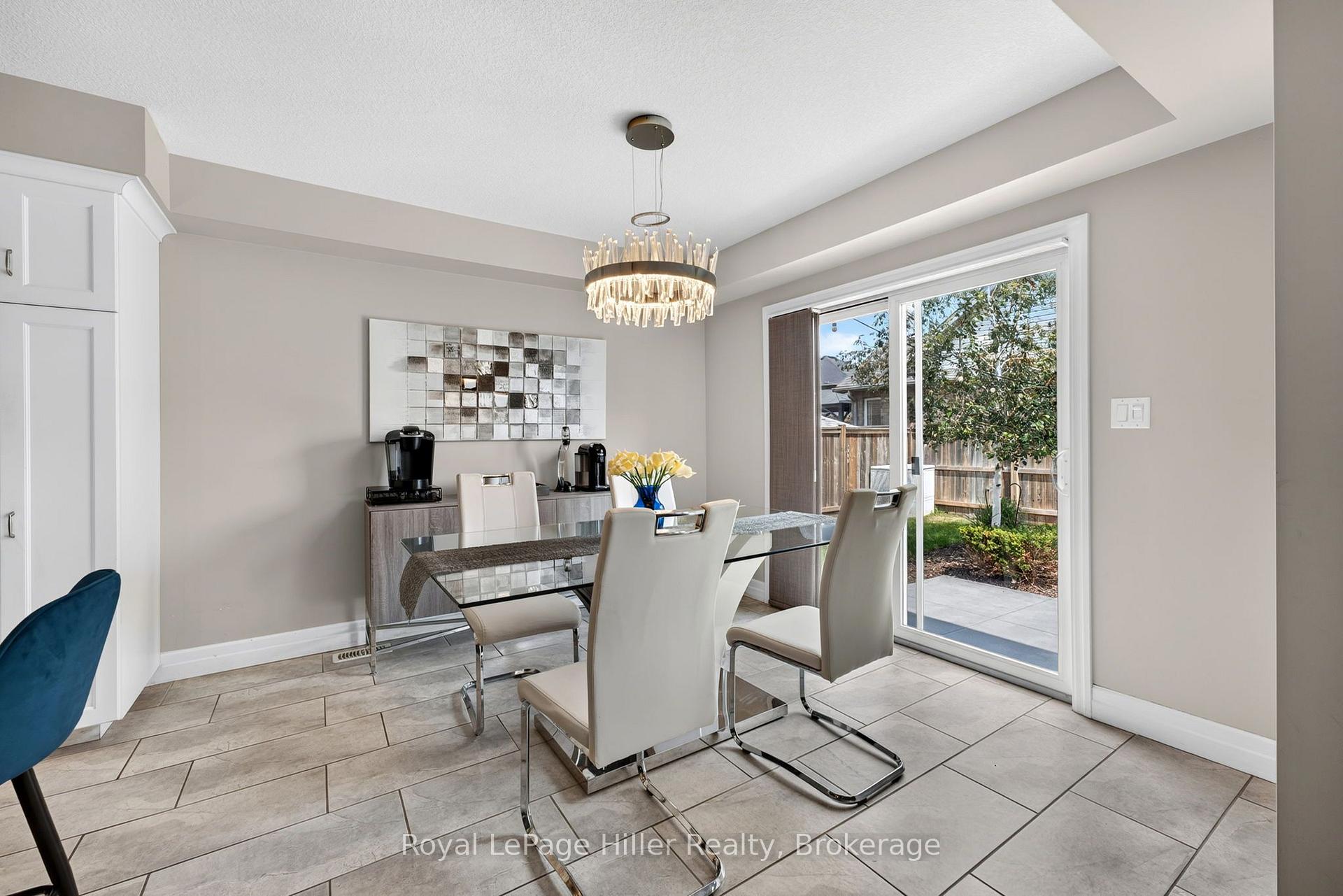 Photo 15 of 15 Robertson Drive, Stratford — HOMEH