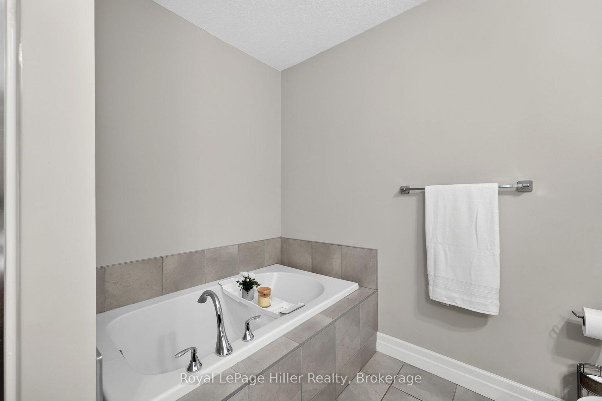 Photo 31 of 15 Robertson Drive, Stratford — HOMEH