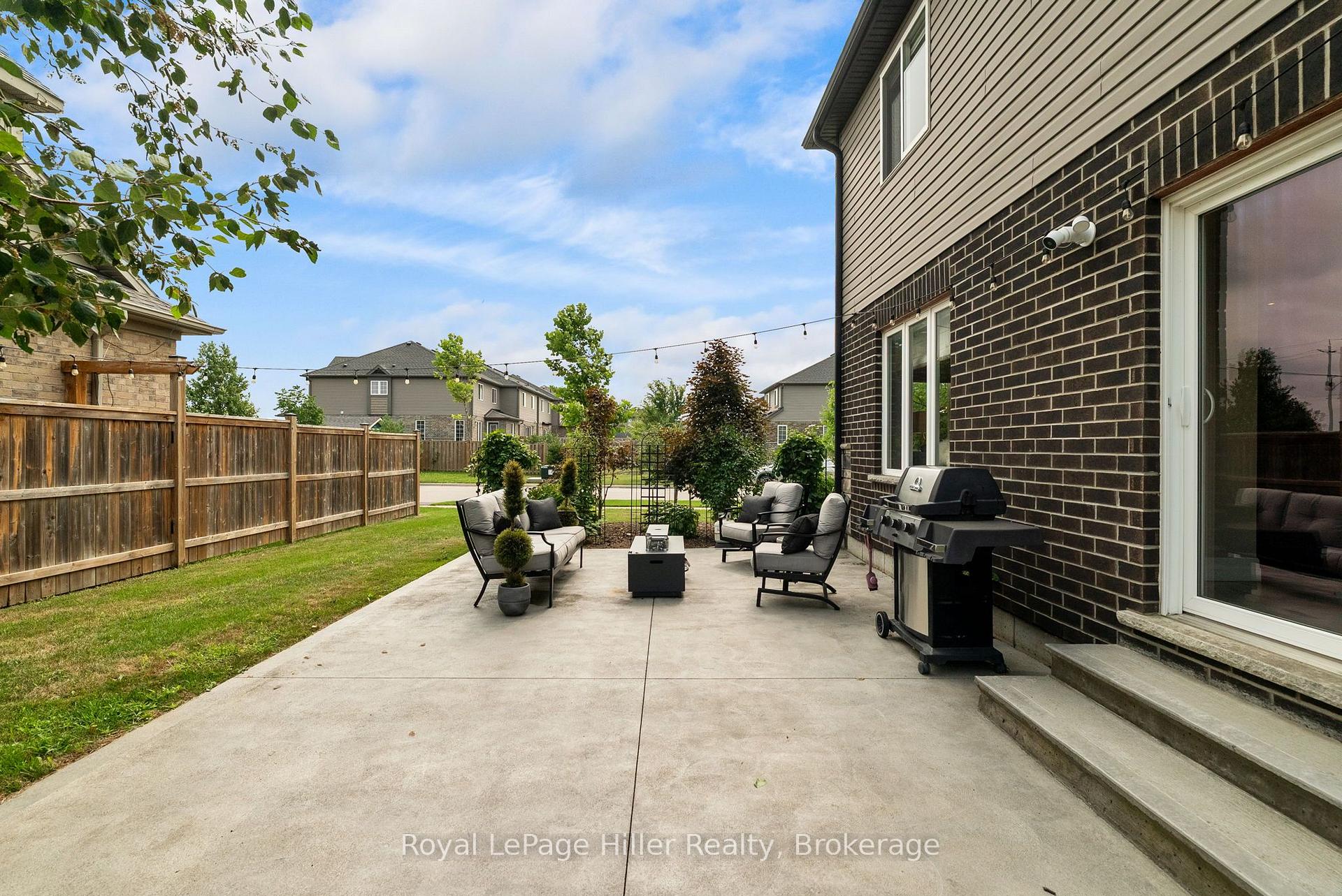 Photo 41 of 15 Robertson Drive, Stratford — HOMEH