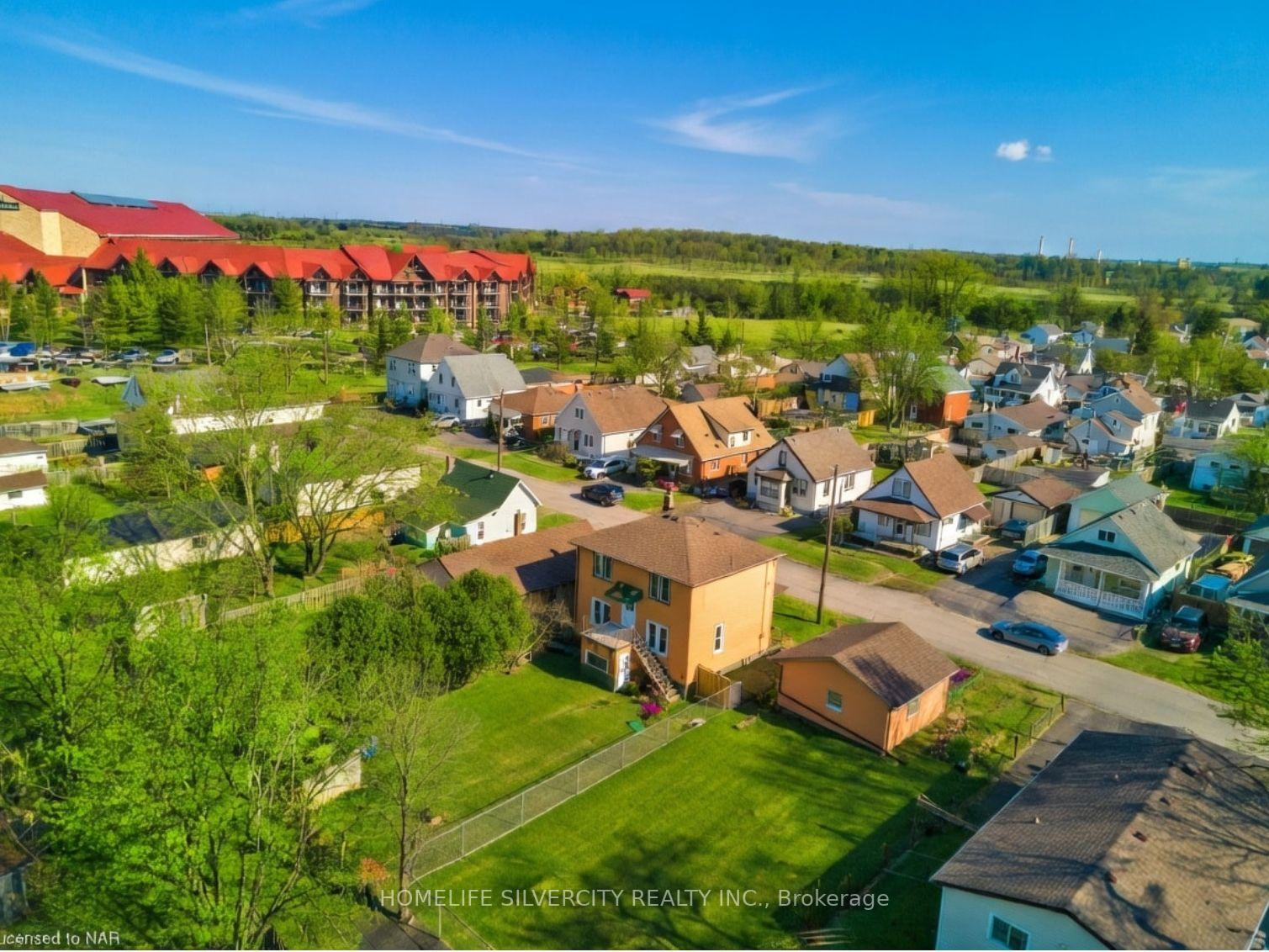 Photo 3 of 4129 Dyson Avenue, Niagara Falls, Downtown — HOMEH