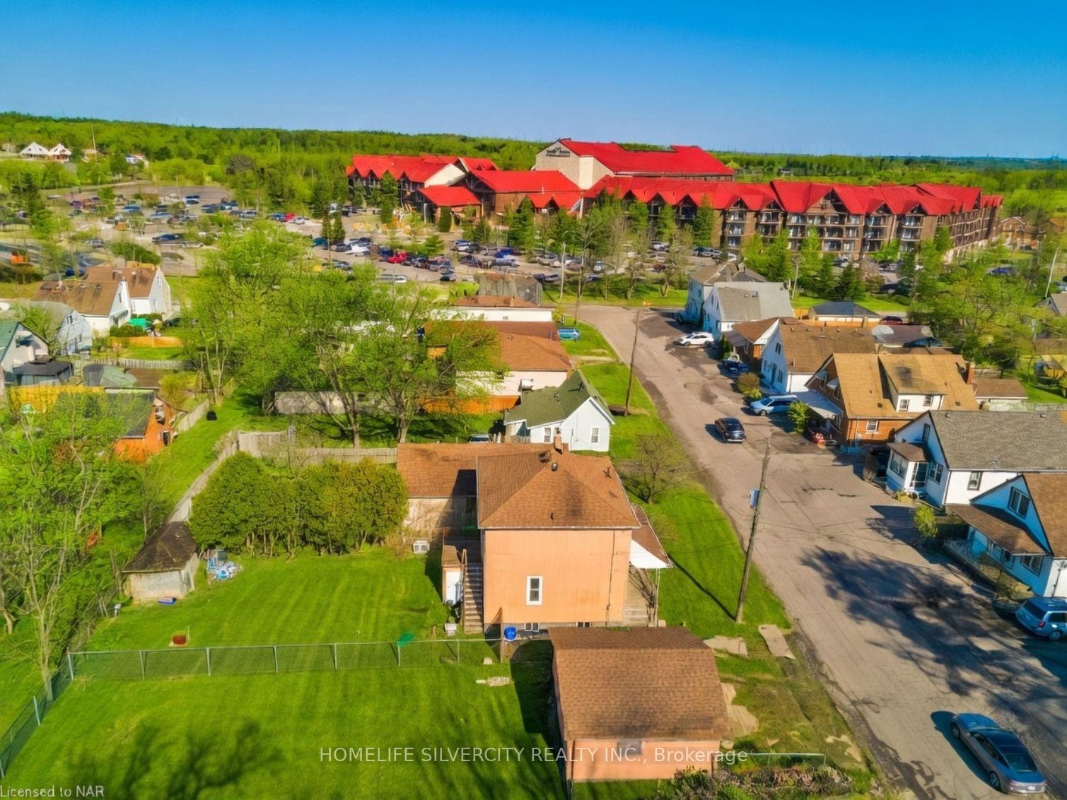 Photo 4 of 4129 Dyson Avenue, Niagara Falls, Downtown — HOMEH