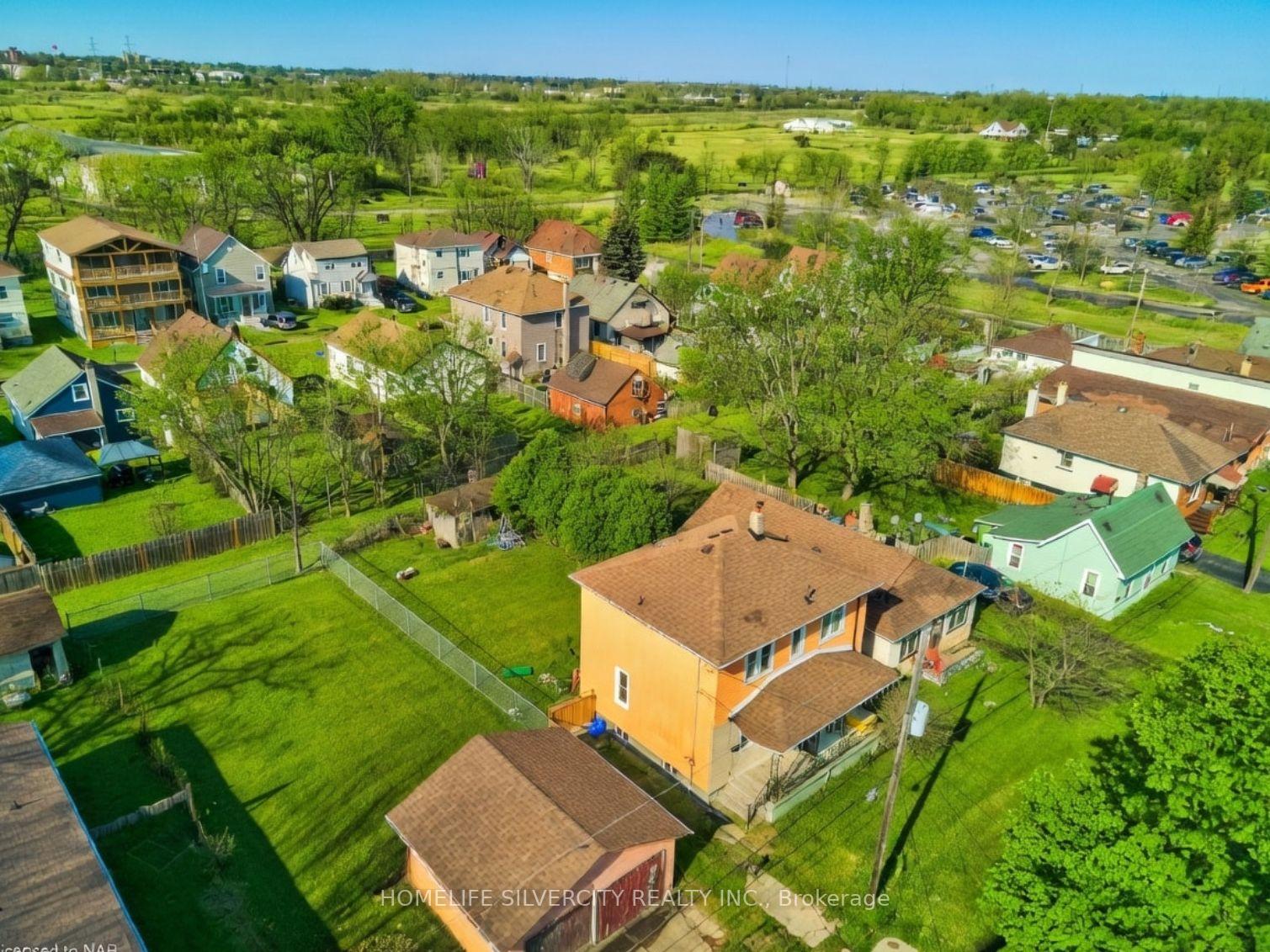Photo 5 of 4129 Dyson Avenue, Niagara Falls, Downtown — HOMEH