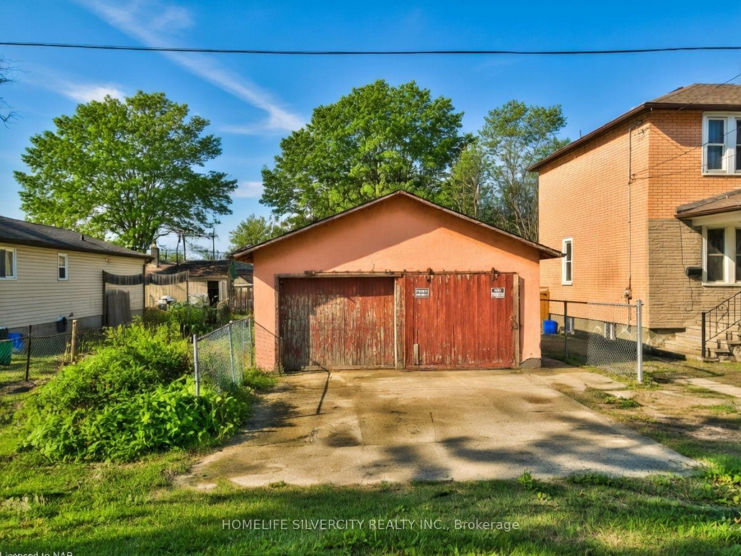 Photo 7 of 4129 Dyson Avenue, Niagara Falls, Downtown — HOMEH