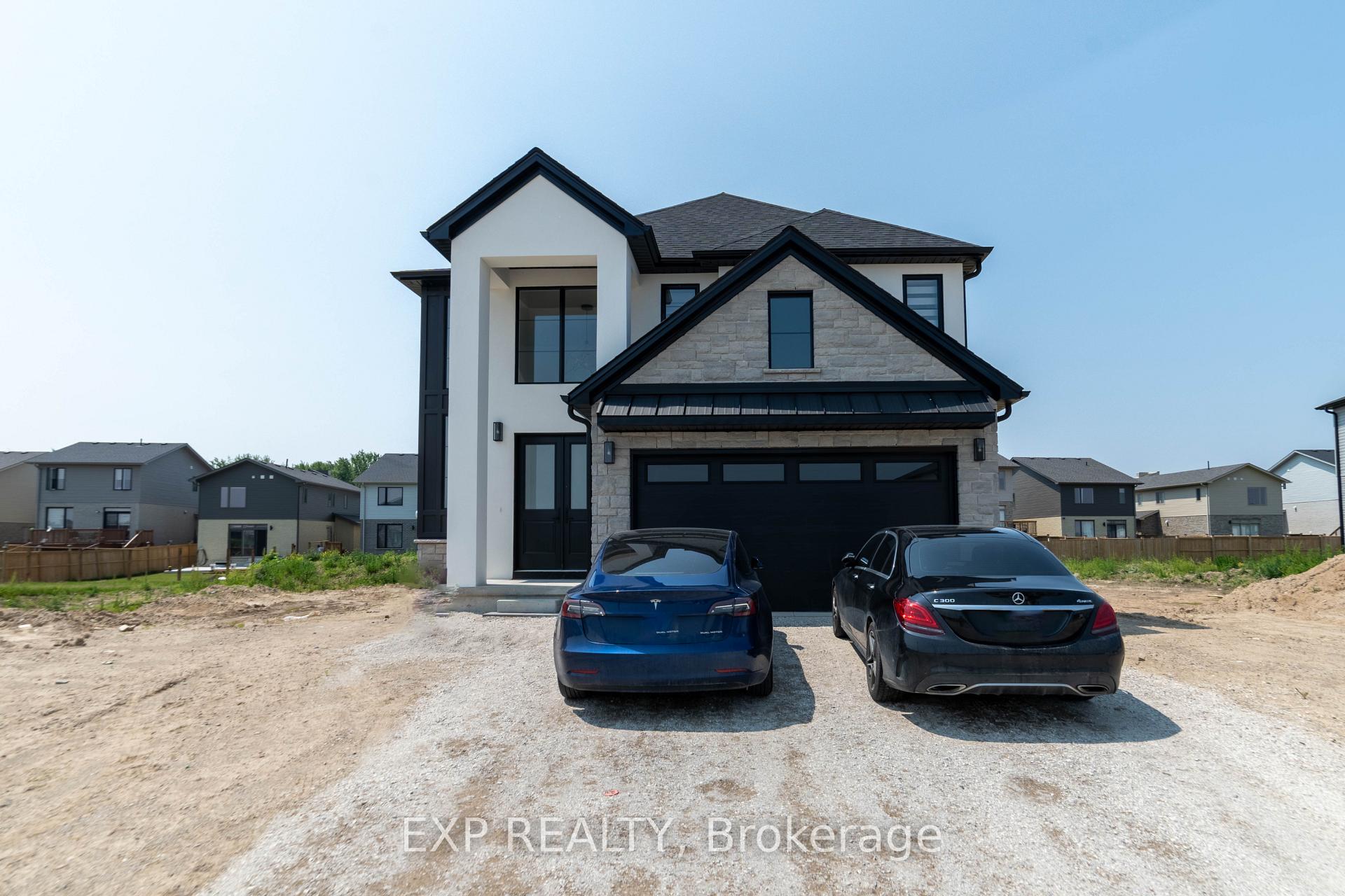 Photo 1 of Unit Basement, 266 Hesselman Crescent, London, South U — HOMEH