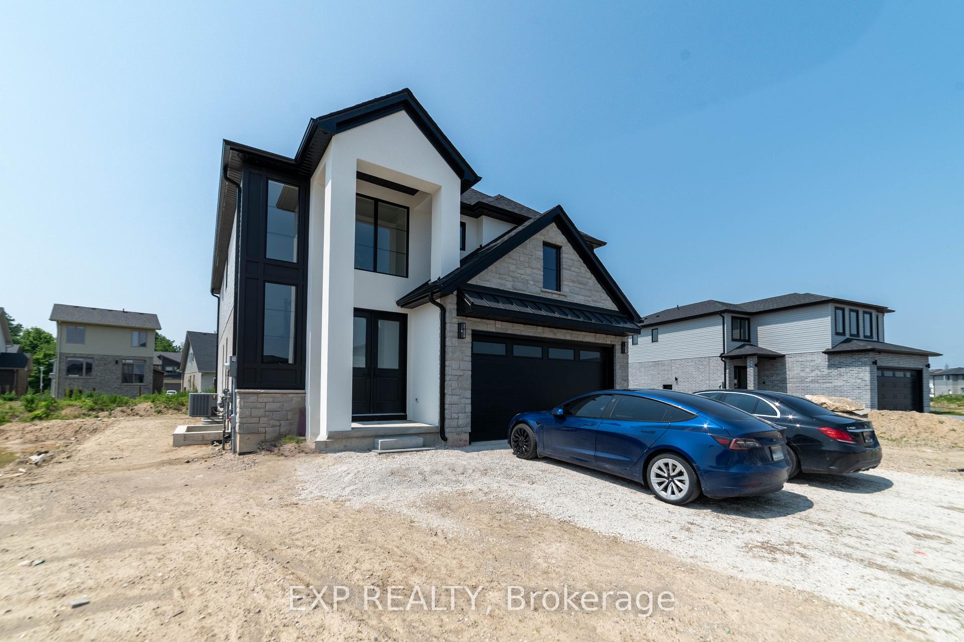 Photo 2 of Unit Basement, 266 Hesselman Crescent, London, South U — HOMEH