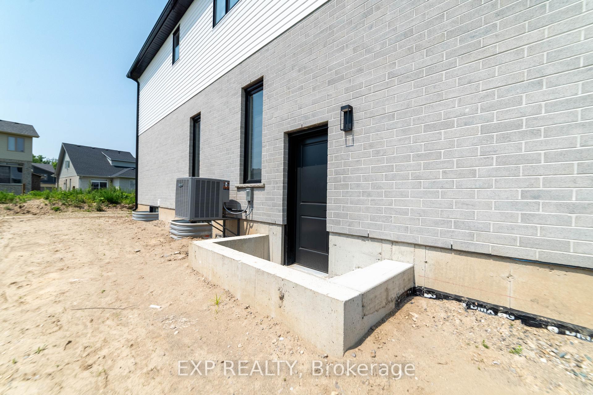 Photo 3 of Unit Basement, 266 Hesselman Crescent, London, South U — HOMEH