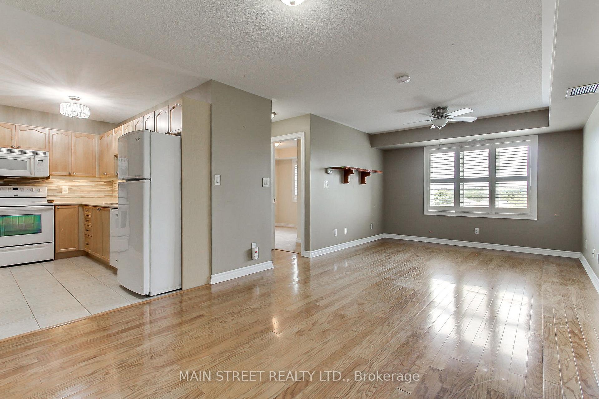 Front of Unit 305, 500 Mapleview Drive W