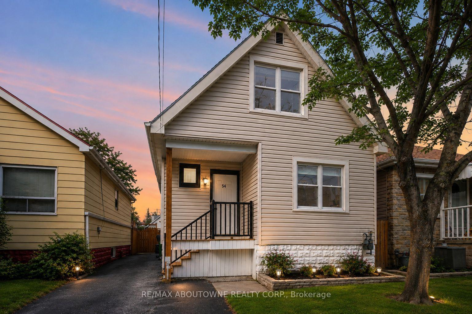 Photo 2 of 54 Weir Street S, Hamilton, Bartonville — HOMEH