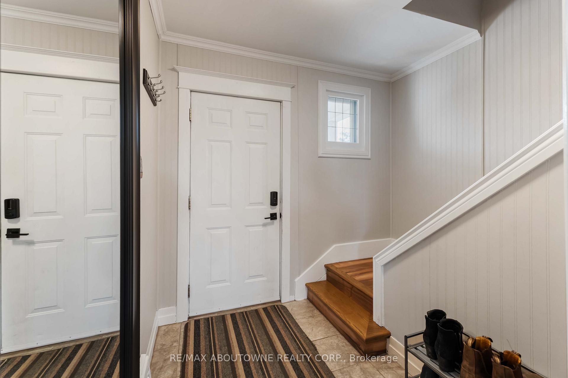 Photo 3 of 54 Weir Street S, Hamilton, Bartonville — HOMEH