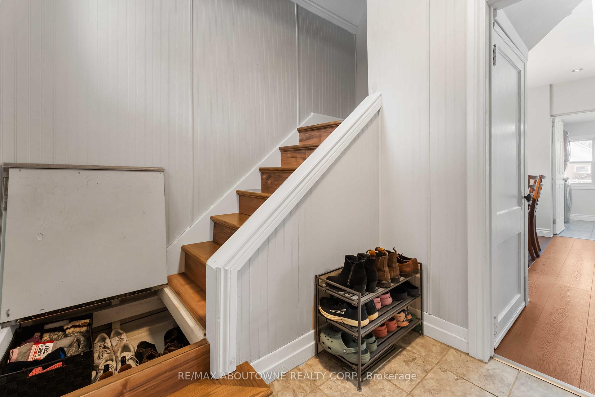 Photo 5 of 54 Weir Street S, Hamilton, Bartonville — HOMEH