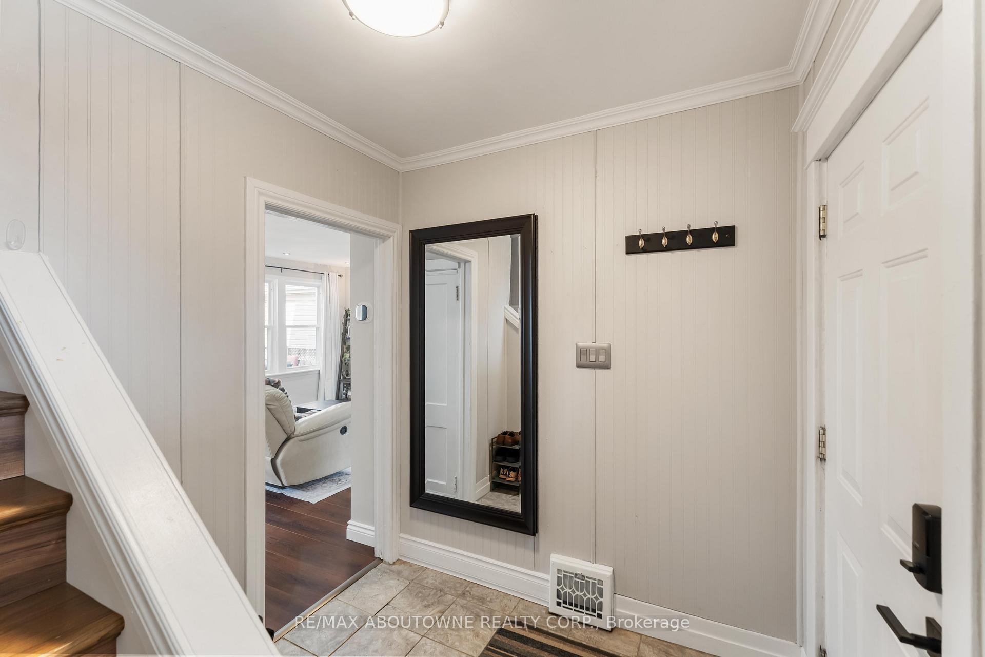 Photo 6 of 54 Weir Street S, Hamilton, Bartonville — HOMEH